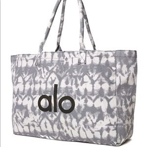 Brand New NWT Alo Yoga Tote bag Gym Bag